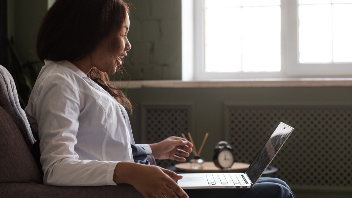 Descubra como escolher um psicólogo online qualificado e garantir um atendimento seguro e eficaz para seu bem-estar emocional.