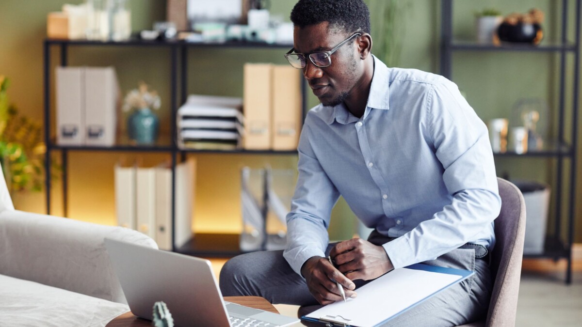 Descubra a segurança e eficácia da terapia online. Explore como proteger seus dados e os benefícios desse formato acessível de apoio psicológico.